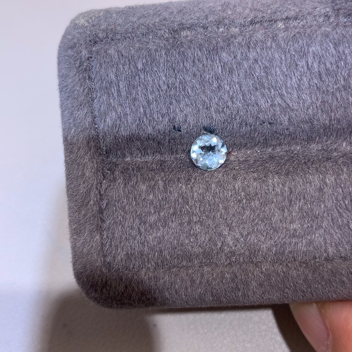 海蓝宝石笔搁未镶嵌0.58克拉