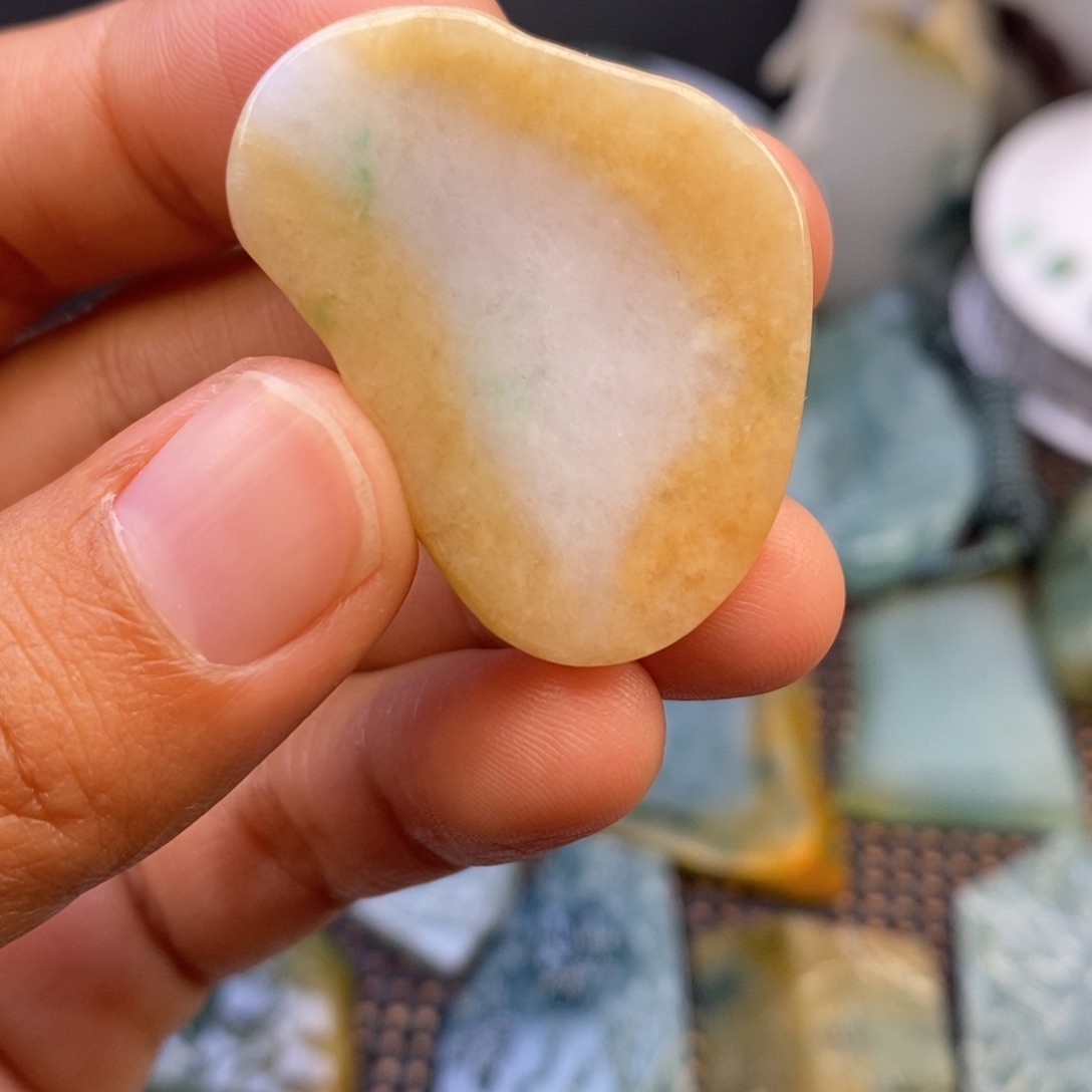 翡翠颈饰未镶嵌翡翠