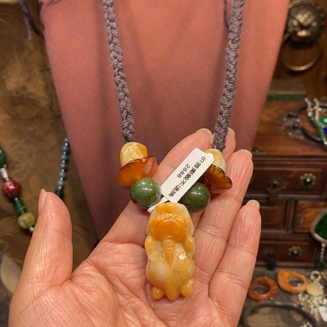 翡翠吊坠(赠链)未镶嵌