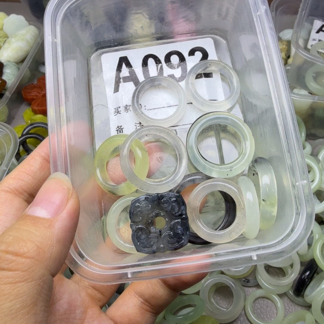 闲***平蛇纹石玉未镶嵌颈饰