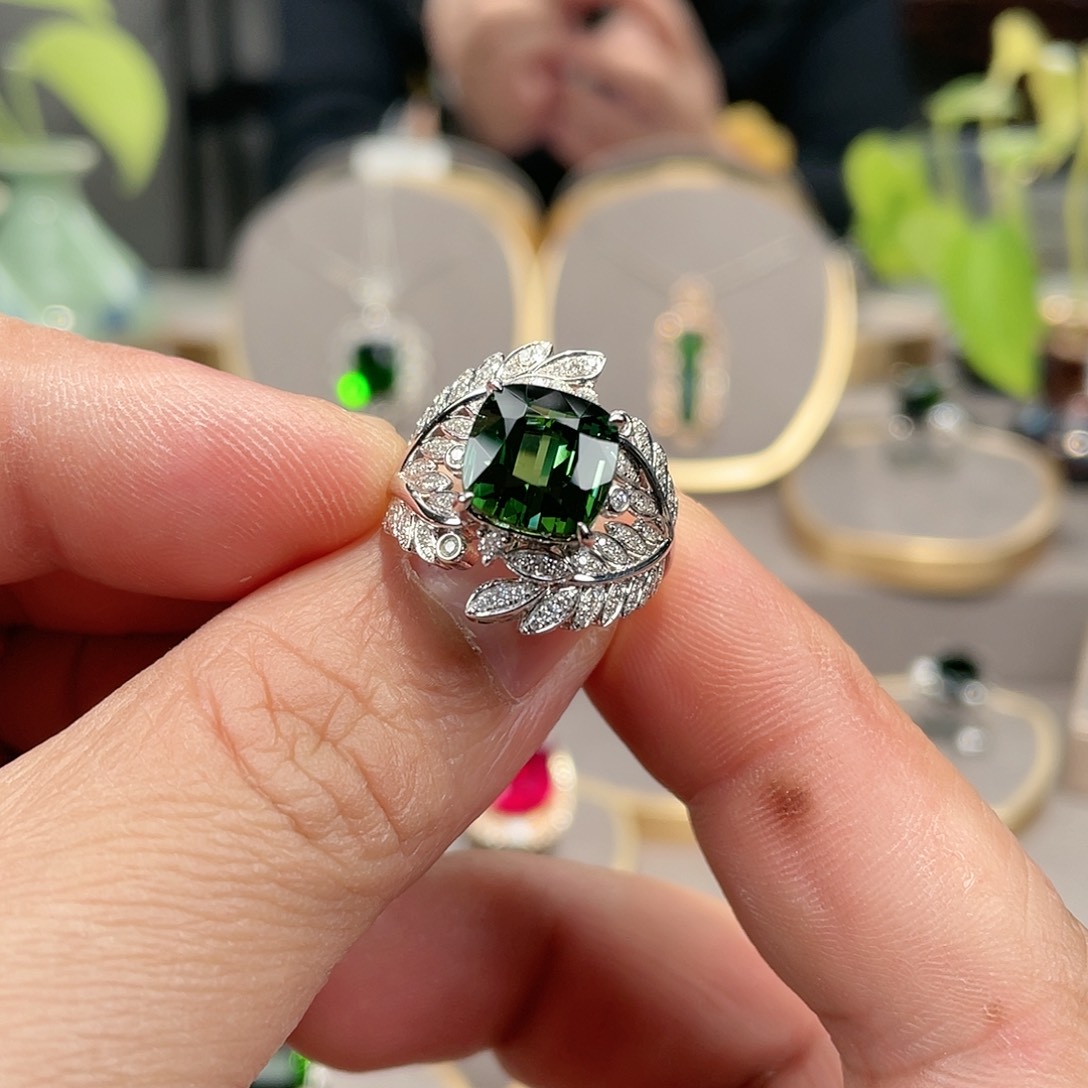 碧玺戒指18K金镶嵌5.71ct
