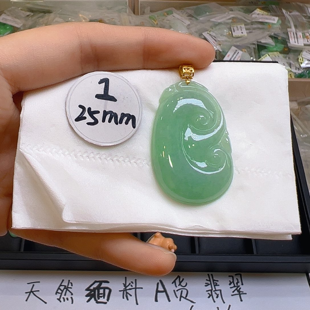 翡翠颈饰18K金镶嵌翡翠