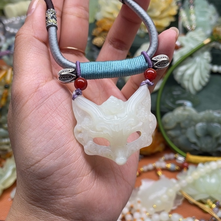 蛇纹石玉吊坠合金