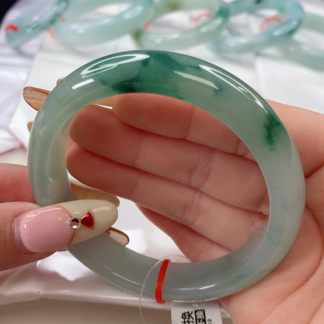 翡翠手镯未镶嵌58.8绿底飘花
