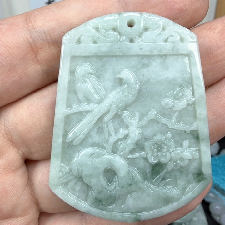 翡翠挂件未镶嵌翡翠