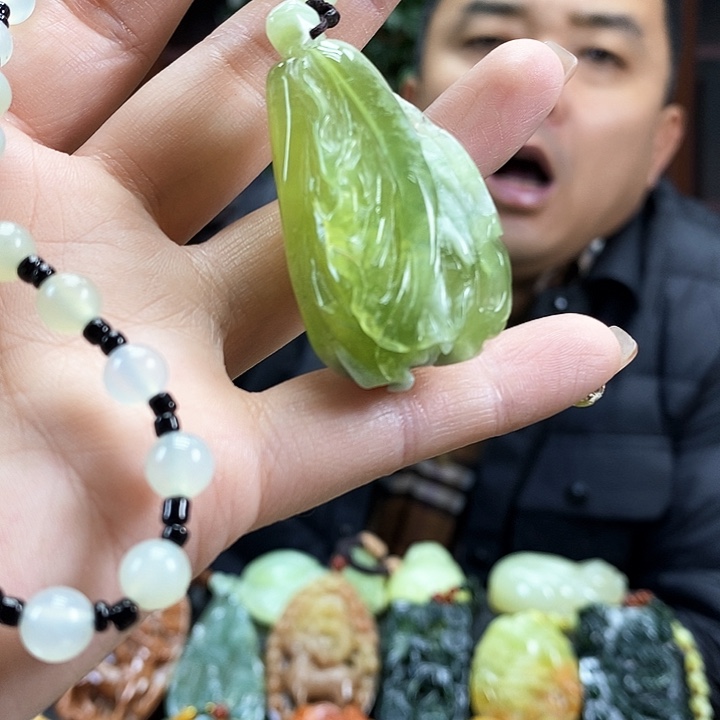 蛇纹石玉吊坠未镶嵌