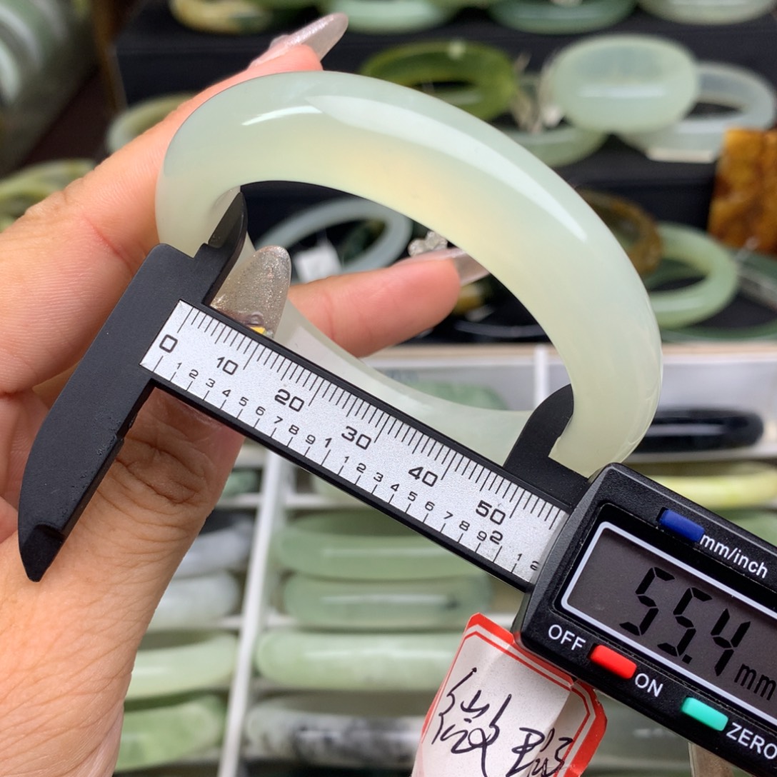 蛇纹石玉未镶嵌手镯711