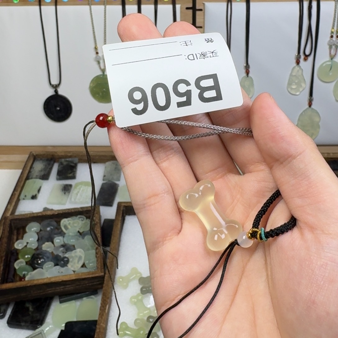 蛇纹石玉吊坠未镶嵌花*