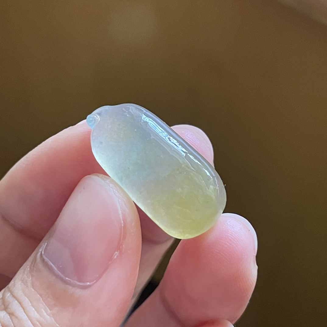 天然翡翠毛货自然光实拍冰透饱满福瓜种老底子细腻