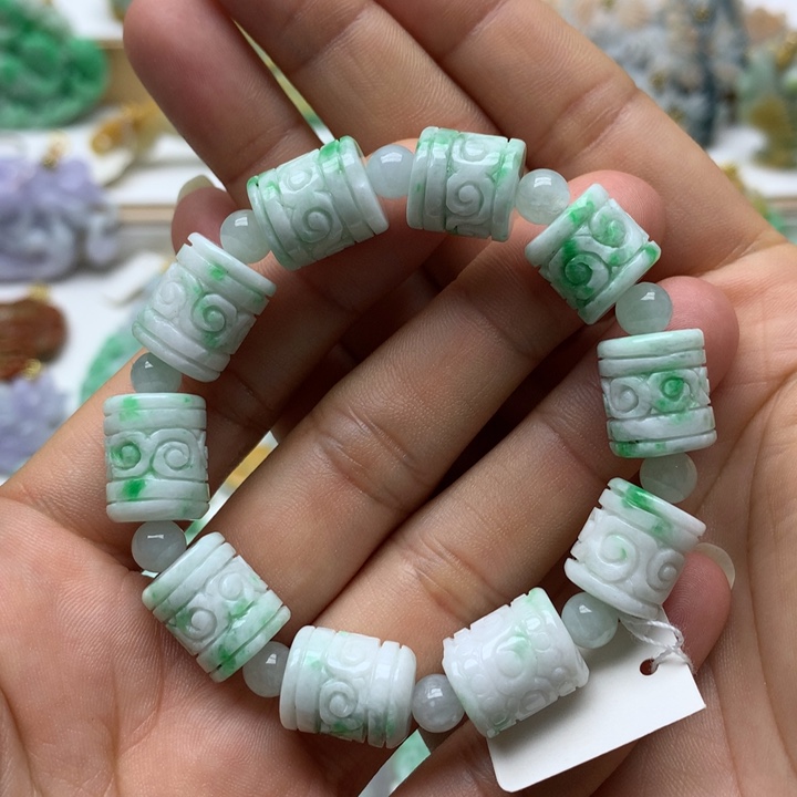 翡翠颈饰未镶嵌翡翠