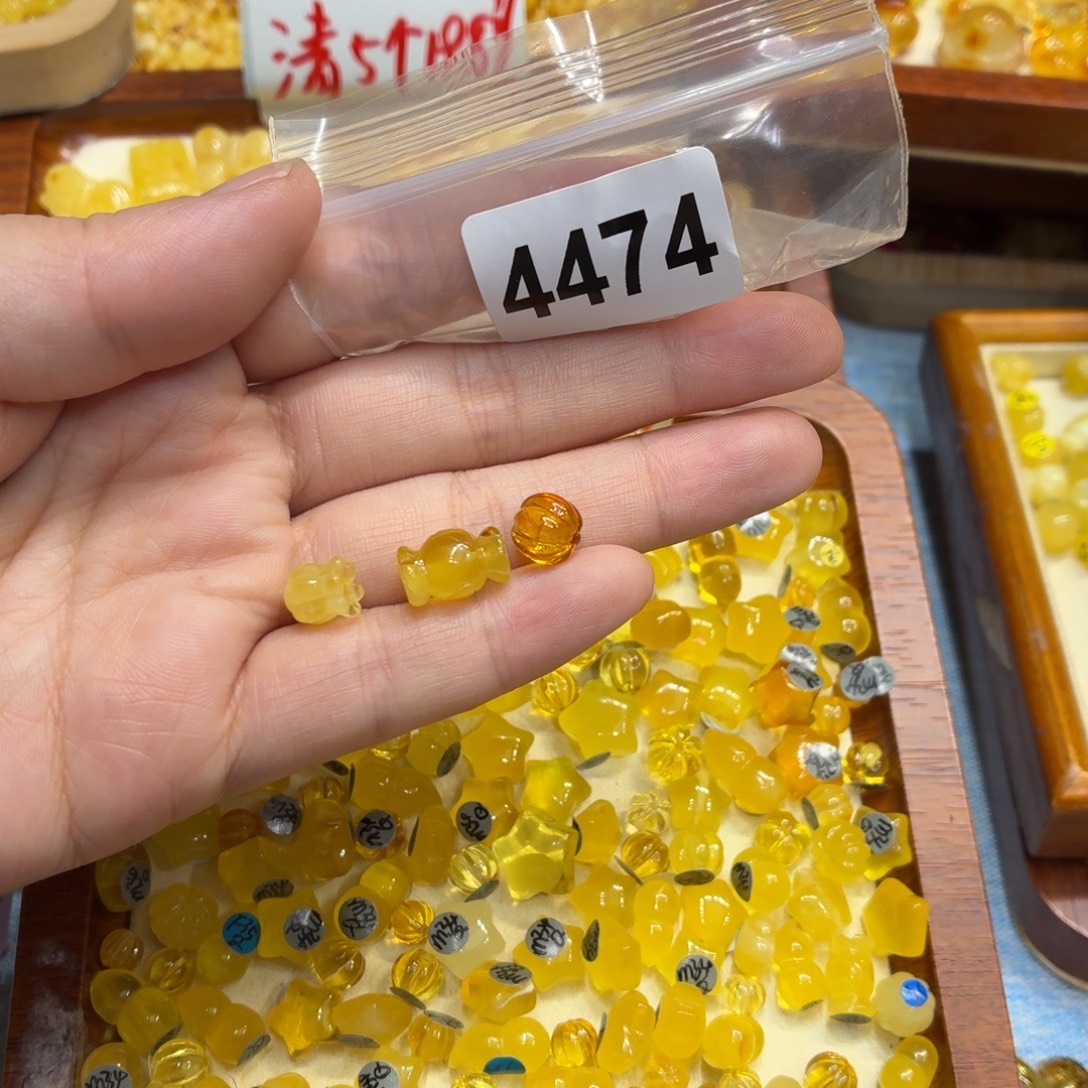 苍***歌琥珀未镶嵌珠宝奇石