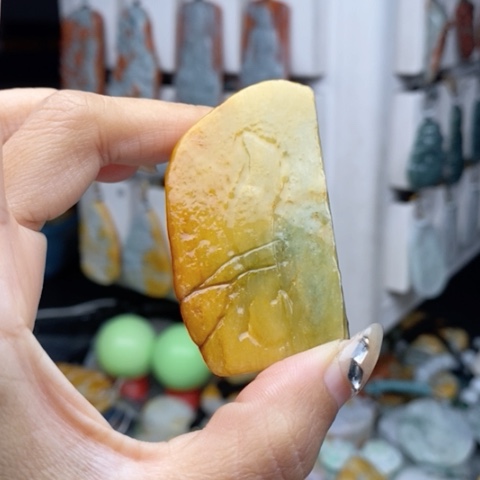 翡翠颈饰未镶嵌翡翠