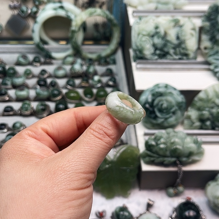 蛇纹石玉戒指未镶嵌