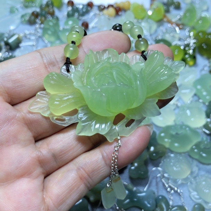 【闪购商品】蛇纹石玉挂件未镶嵌