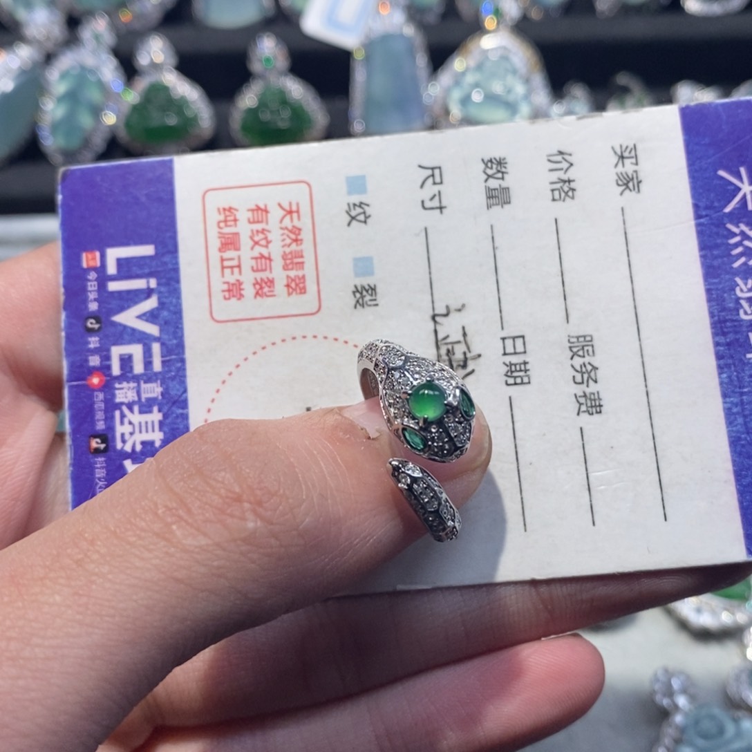 翡翠颈饰未镶嵌翡翠