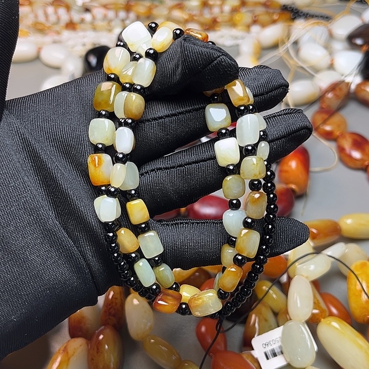 木***林和田玉未镶嵌手链