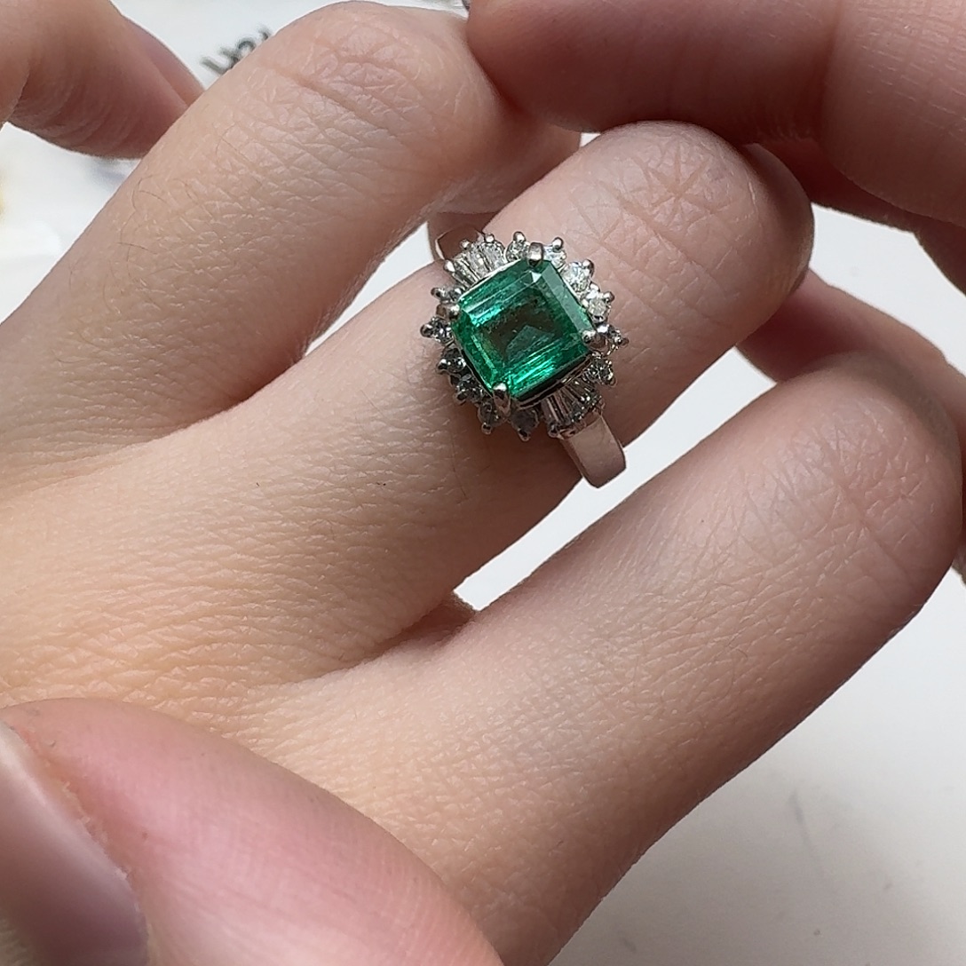 祖母绿戒指未镶嵌