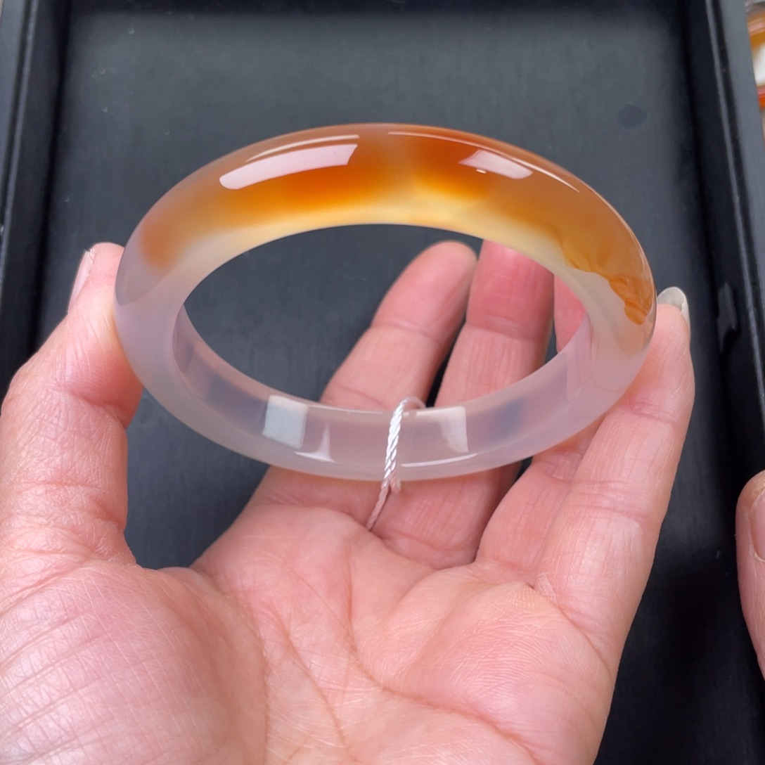 玛瑙/玉髓手镯未镶嵌60圈口