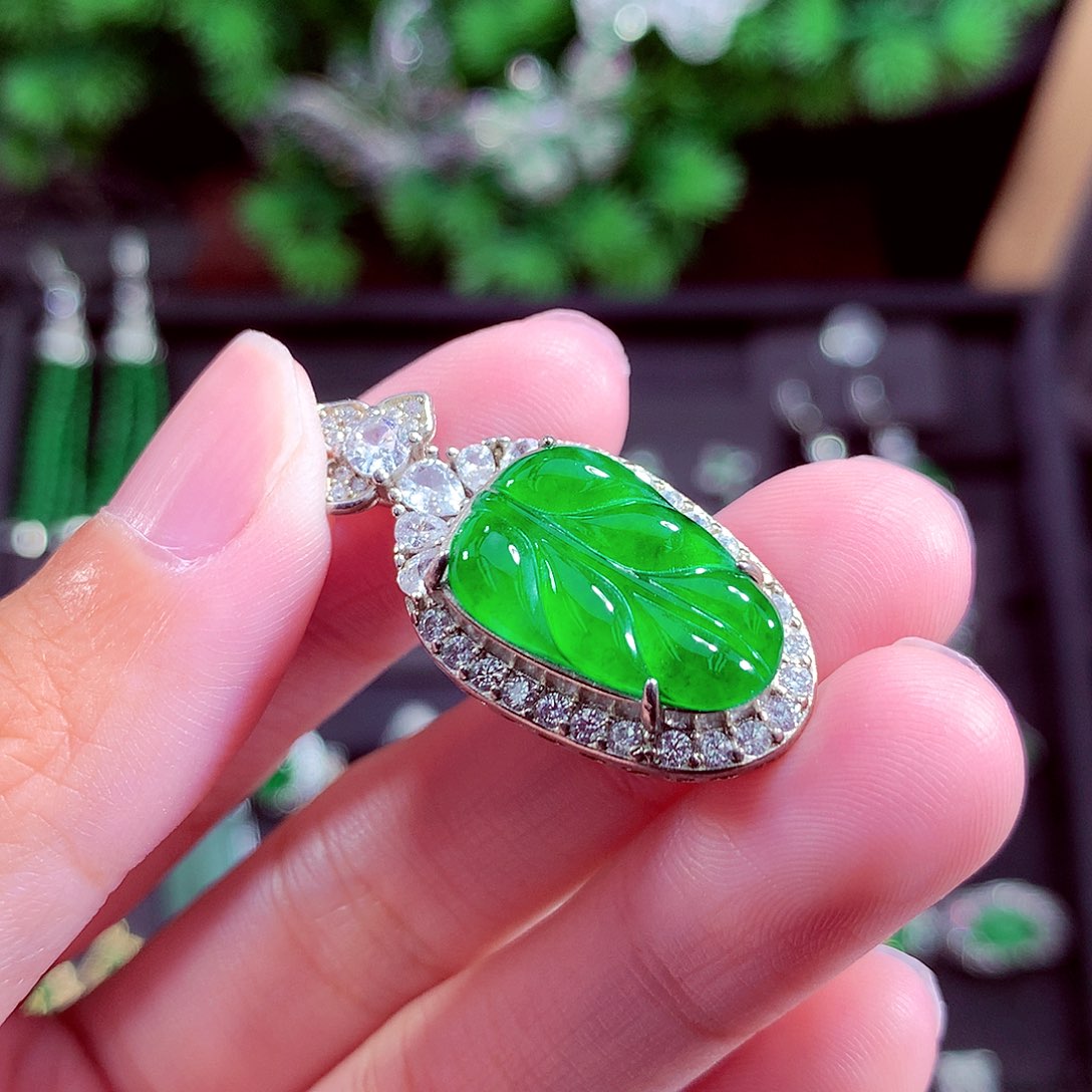 颈饰未镶嵌翡翠天然