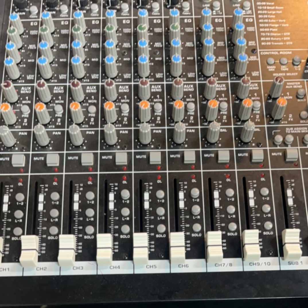 舞台设备K T V调音台一个，不包邮