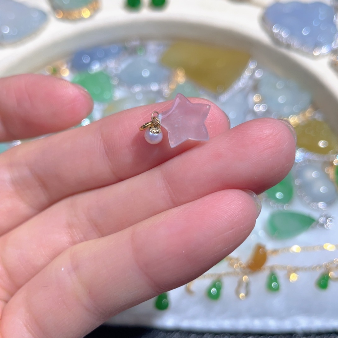 翡翠颈饰18K金镶嵌翡翠