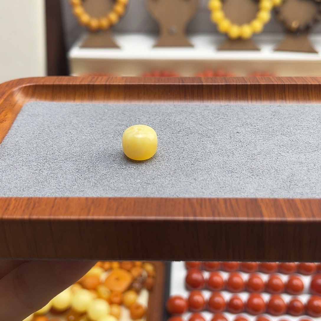 l***r蜜蜡未镶嵌颈饰丰颖