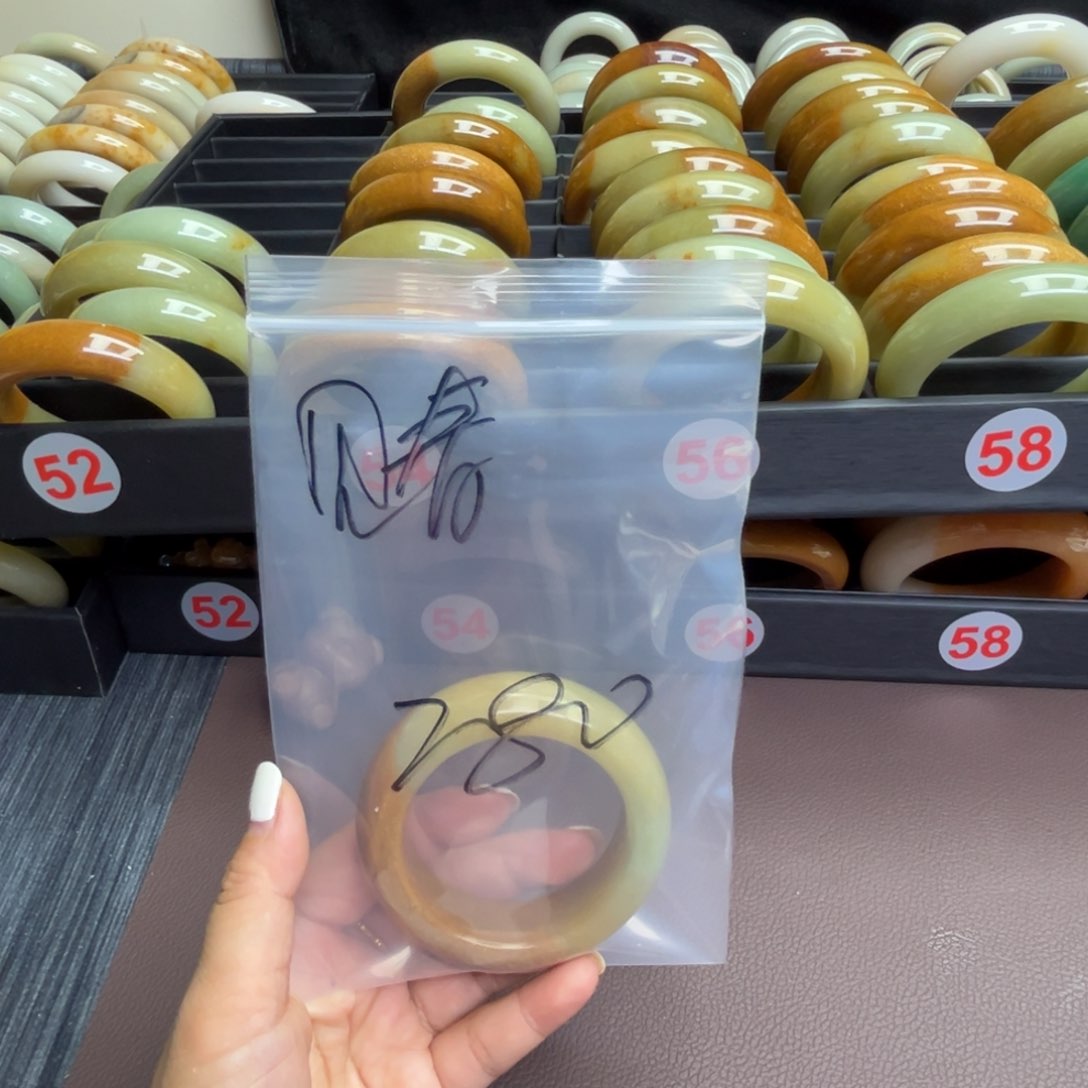 石英质玉手镯未镶嵌见*