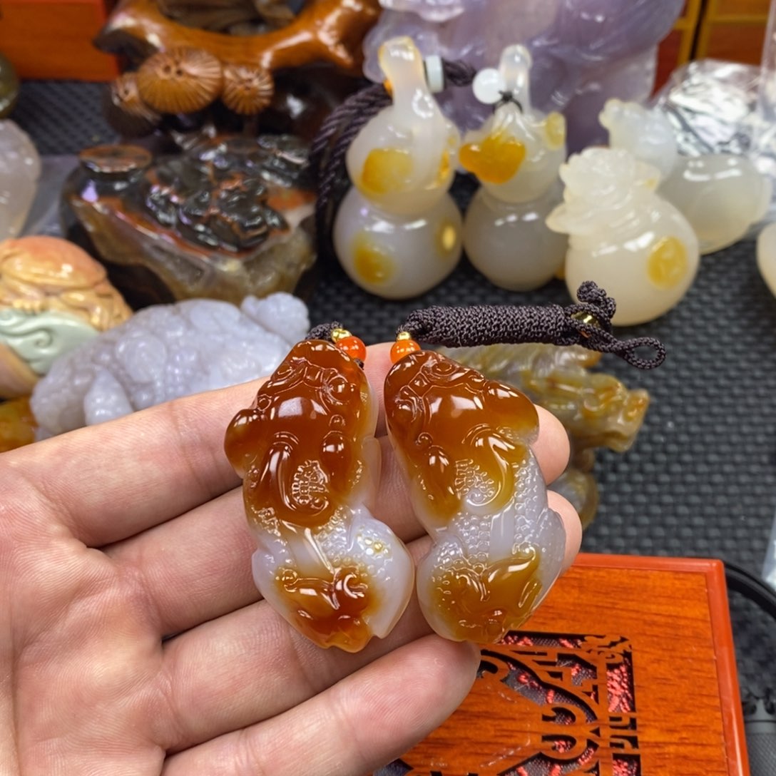 玛瑙/玉髓手把未镶嵌玉**扬