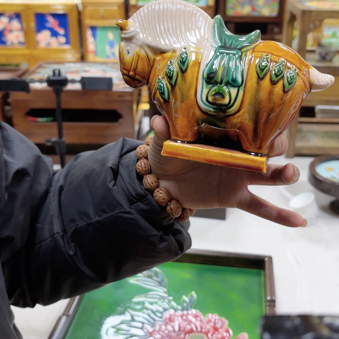 瓷片唐三彩小糖马桌摆