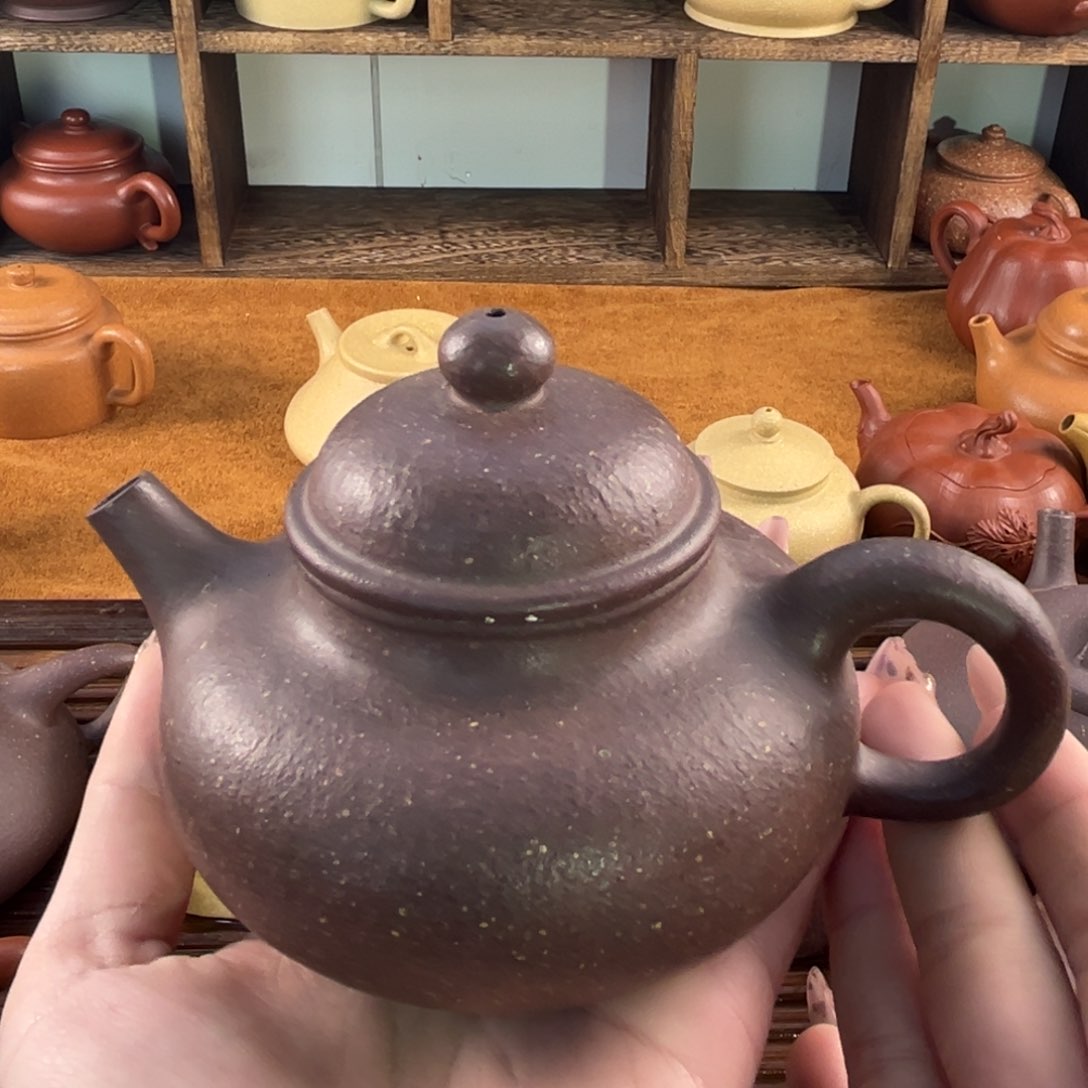 紫砂茶壶小*孩紫砂的制作方法是将