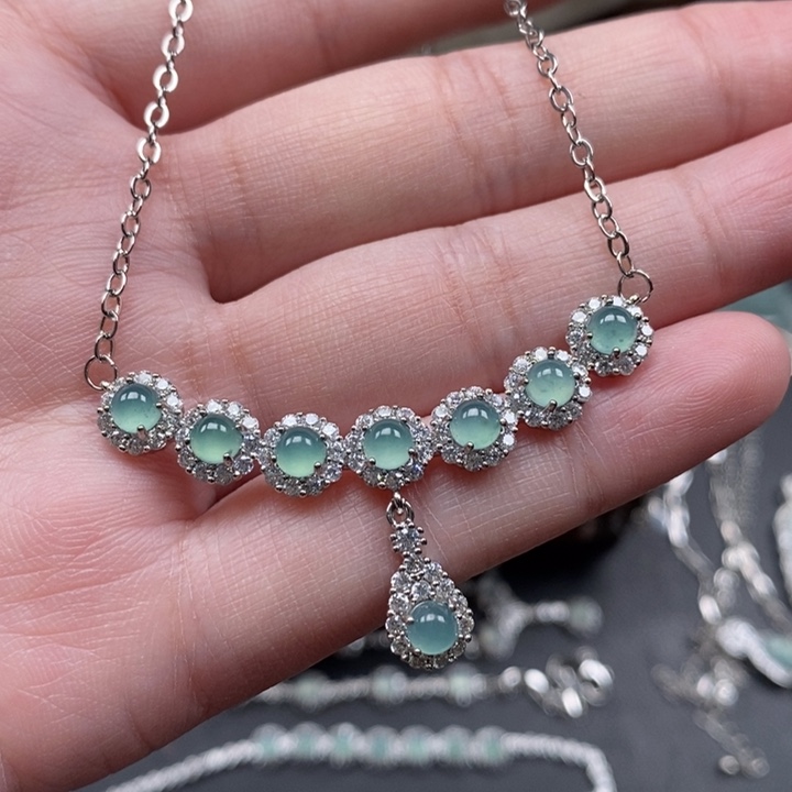 翡翠颈饰未镶嵌翡翠