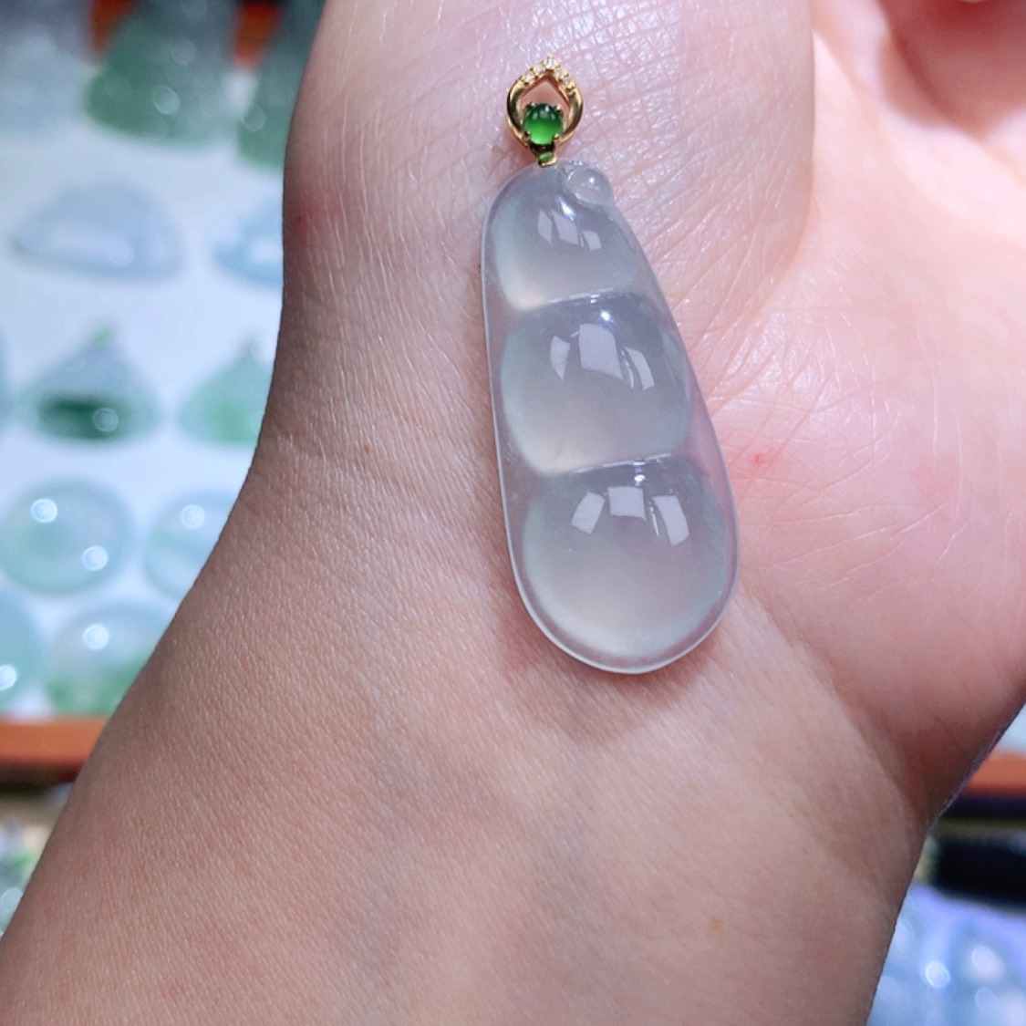 【闪购商品】翡翠颈饰18K金镶嵌福豆