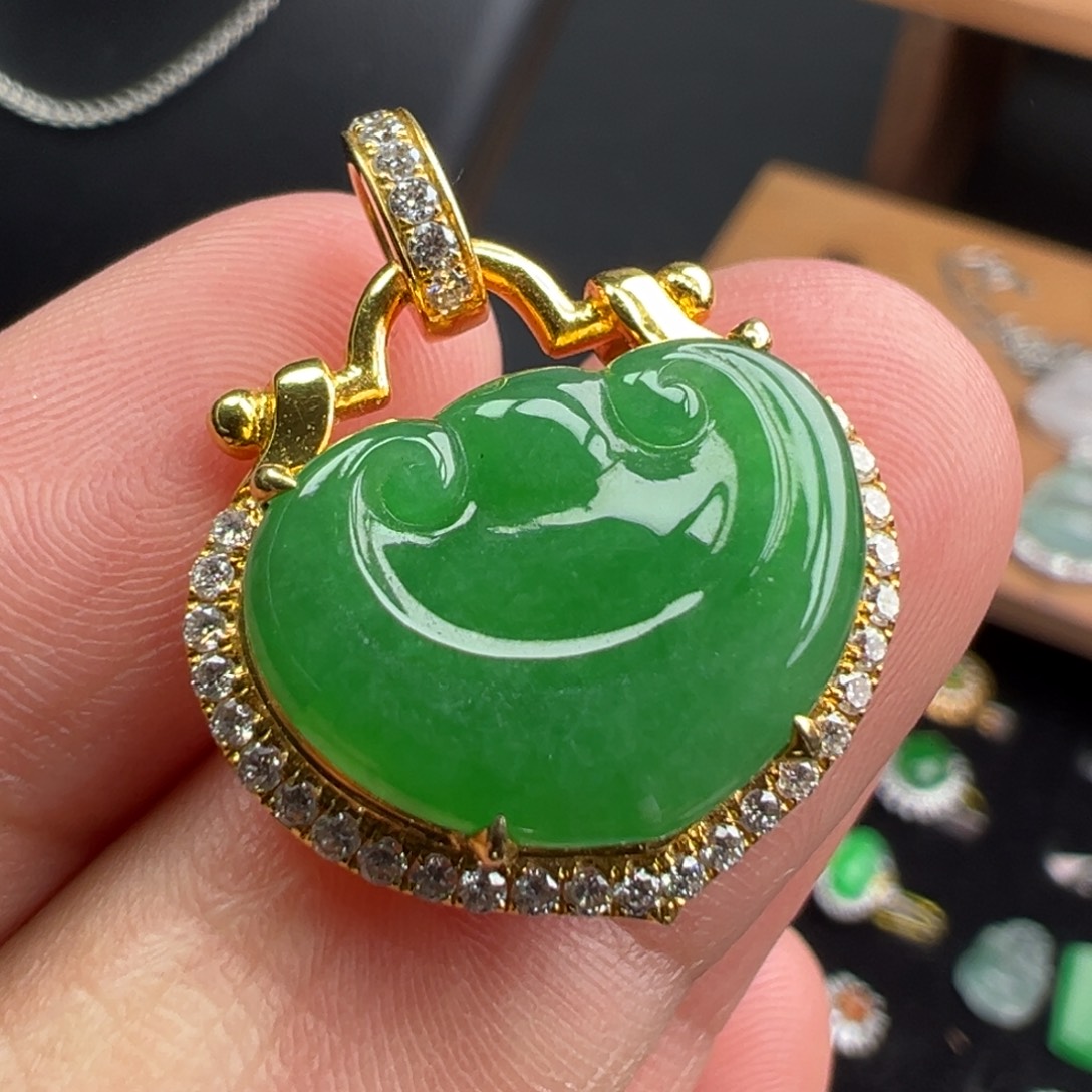 翡翠18K金镶嵌颈饰裸石12.7