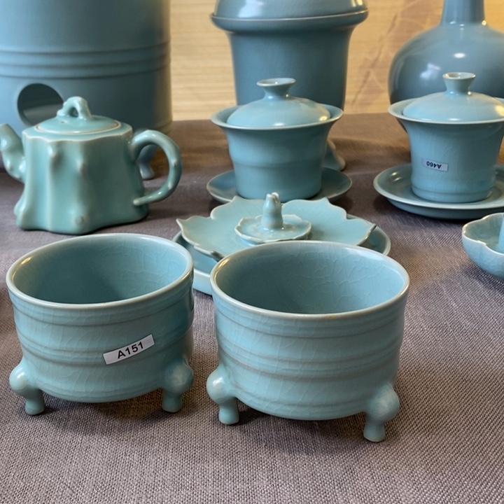 瓷片三足遵一一一一一暇