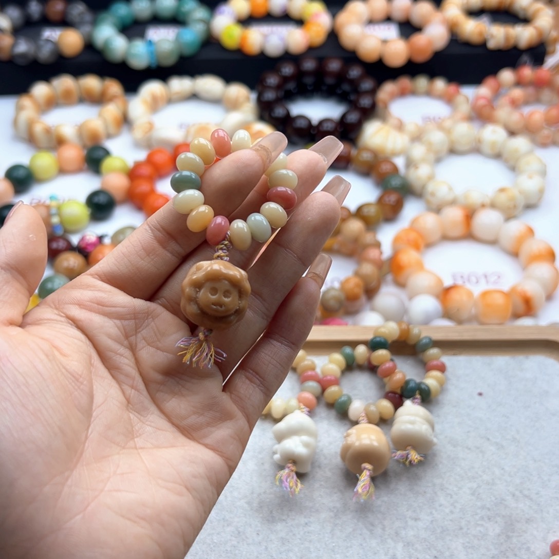 白玉菩提吊坠瑕疵