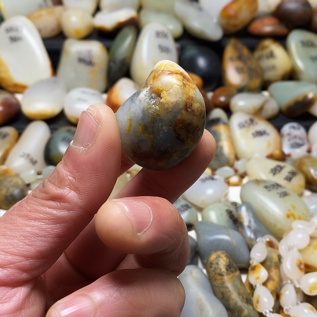 和田玉颈饰未镶嵌吊坠