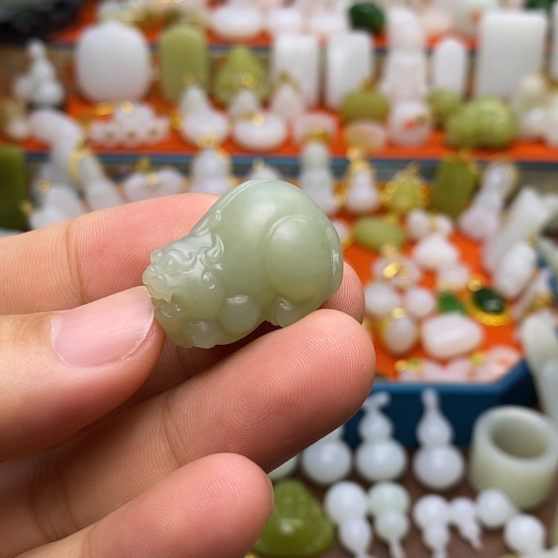 和田玉未镶嵌颈饰和田玉且末蓝貔貅（多样性发货）