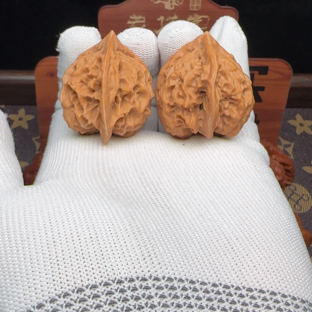 文玩核桃把件三棱