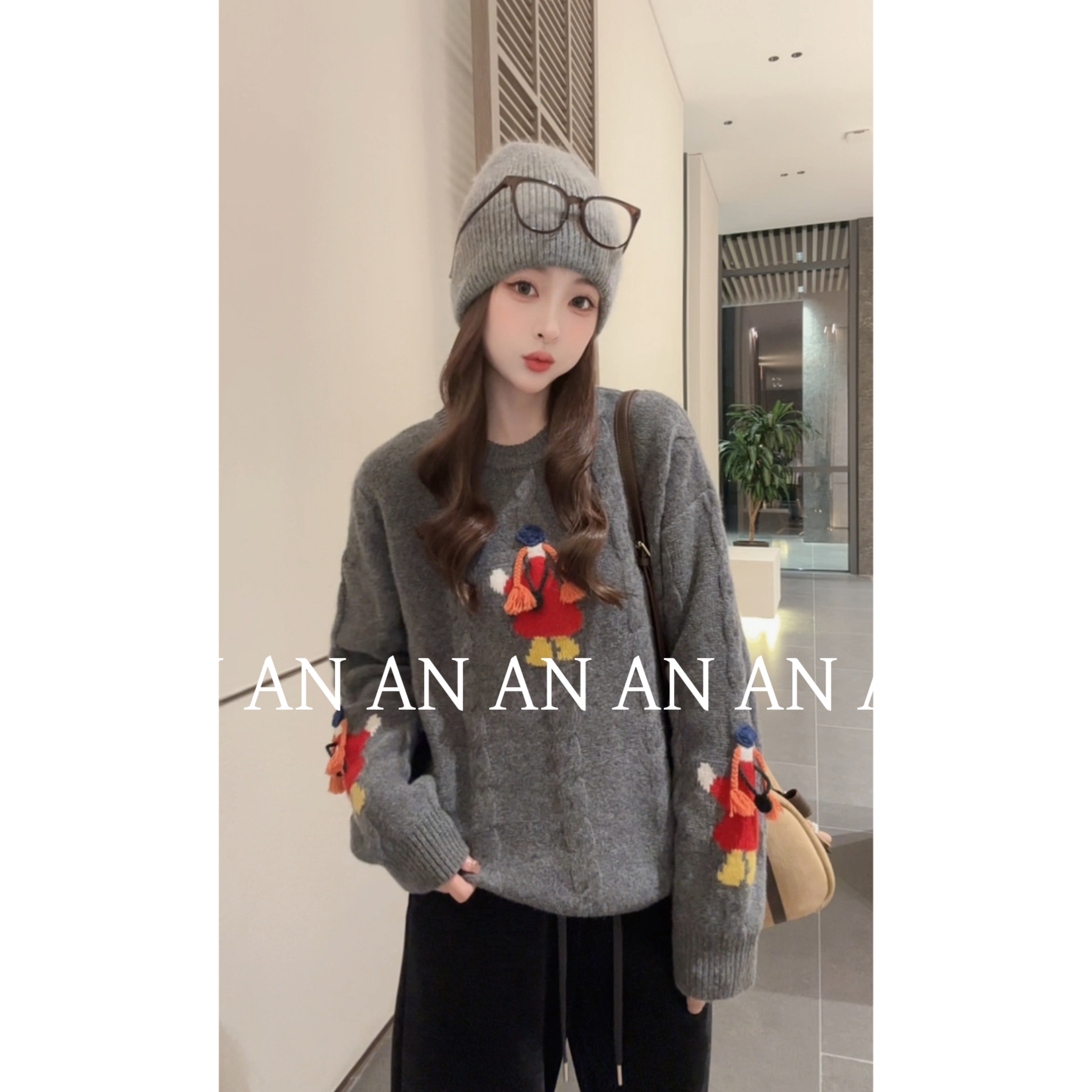 C10498新款小众设计氛围感宽松套头卡通人物圆领麻花毛衣