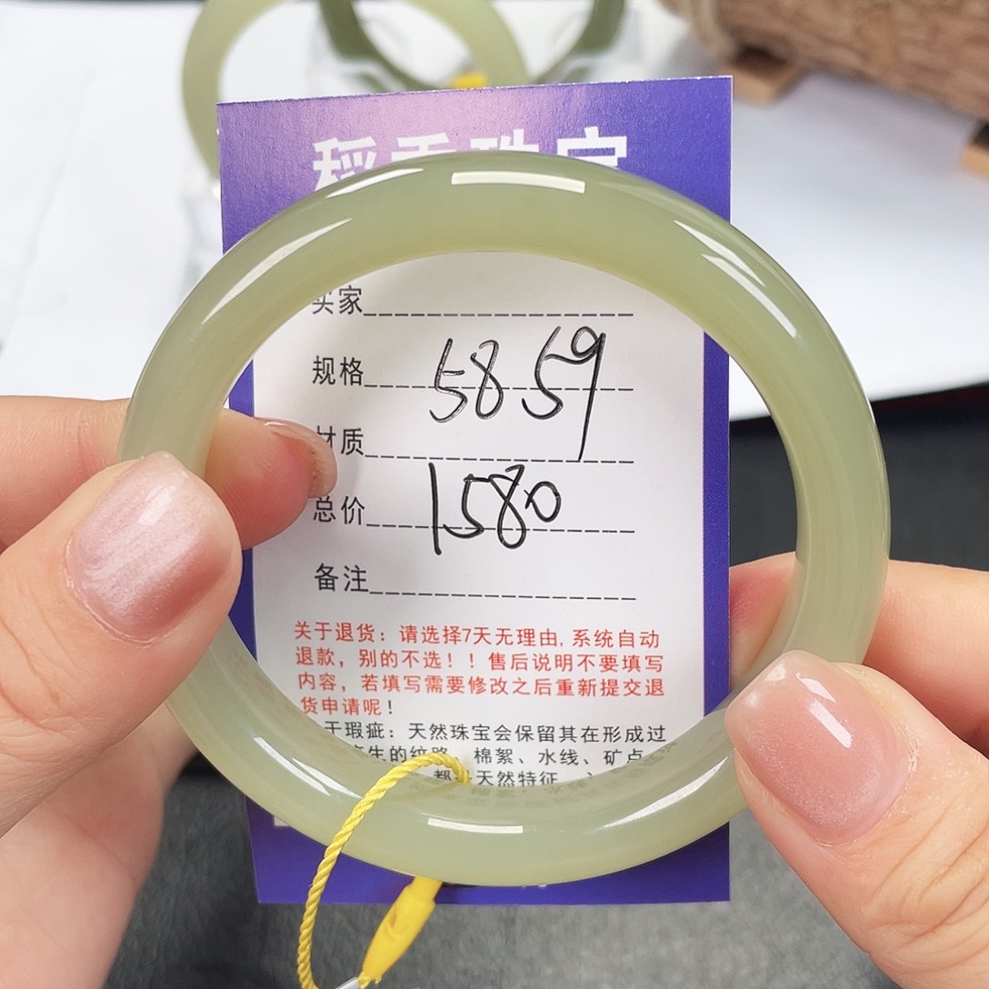 和田玉未镶嵌手镯