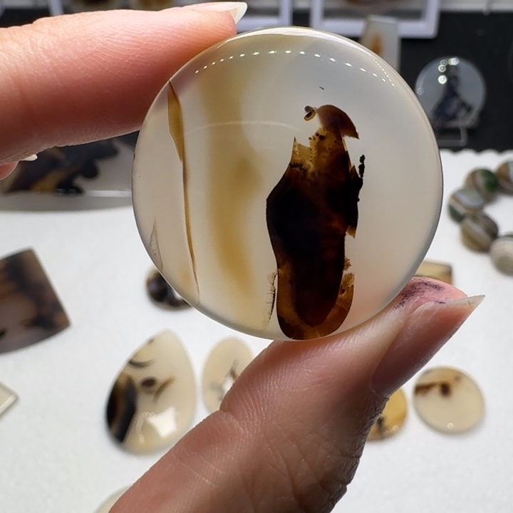 雕***)玛瑙/玉髓未镶嵌摆件