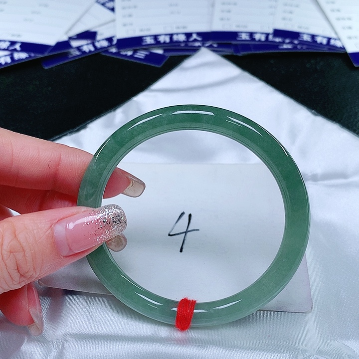 翡翠手镯（圆镯）未镶嵌