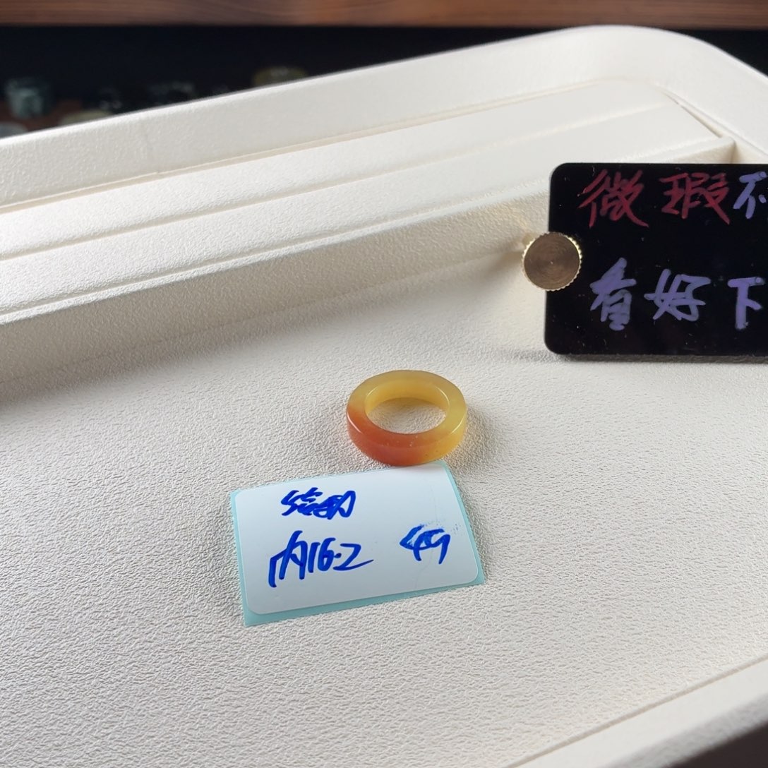 给***包蛇纹石玉未镶嵌戒指