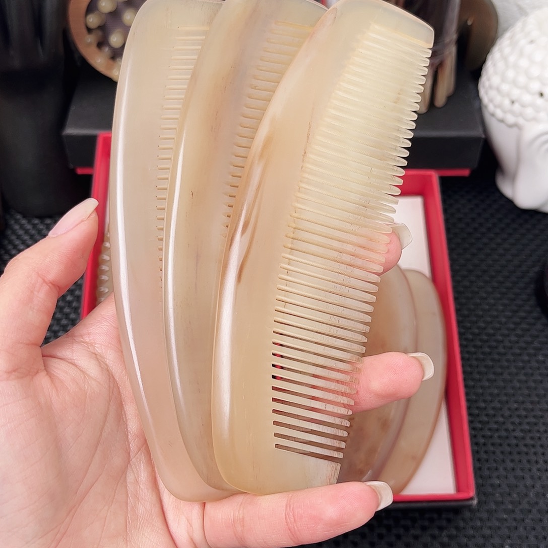 纯手工制作纯牛角梳子