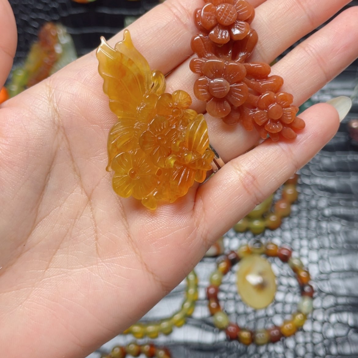 【闪购商品】未镶嵌蛇纹石玉颈饰米*瓜