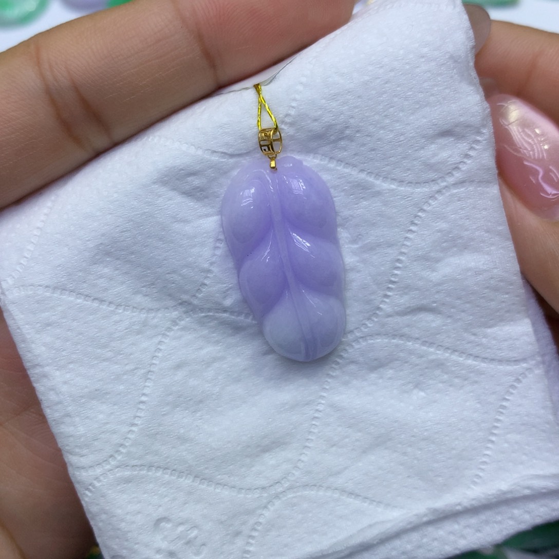 颈饰18K金镶嵌翡翠小*晴