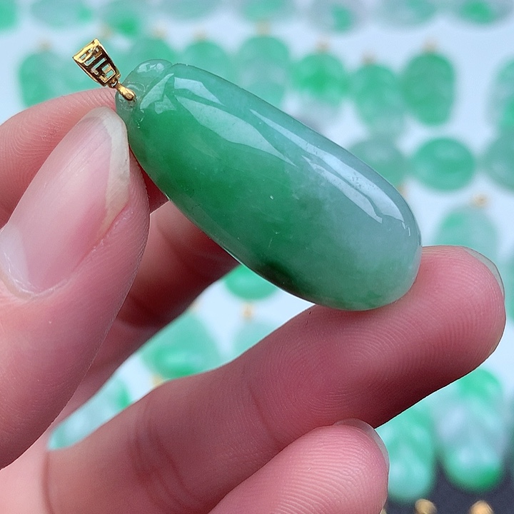 翡翠颈饰18K金镶嵌翡翠