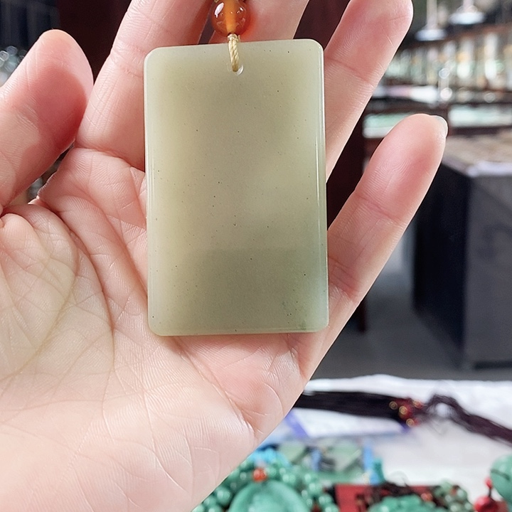 密玉（石英质玉）颈饰未镶嵌