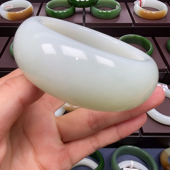 和田玉未镶嵌手镯