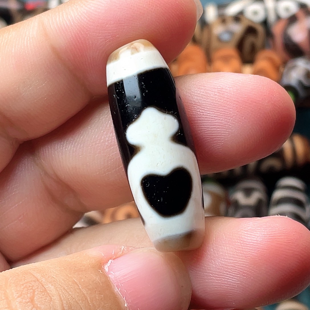 玛瑙/玉髓未镶嵌颈饰朱砂宝瓶